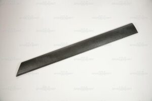 Leiste schwarz rechts oberhalb der Türverkleidung