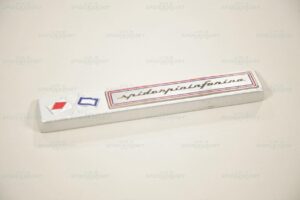 Schriftzug: Spiderpininfarina für Radiokonsole DS