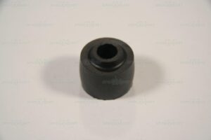 Buchse für Zugstange hinten seitlich